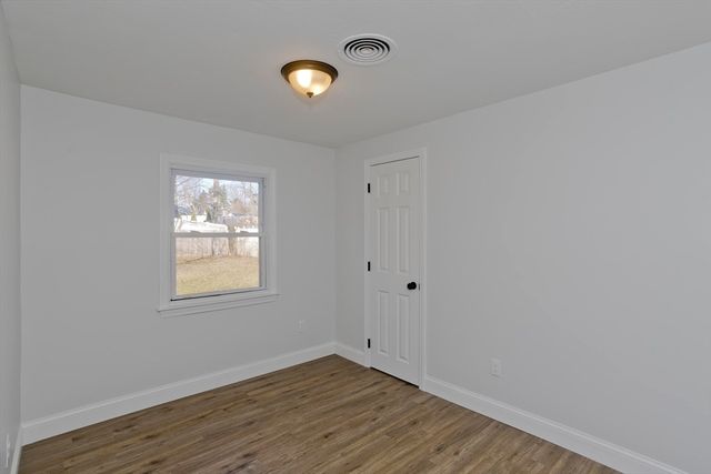 118 Keddy St, Springfield, MA 01109