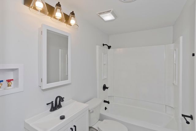 118 Keddy St, Springfield, MA 01109