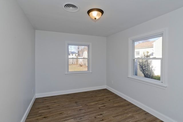 118 Keddy St, Springfield, MA 01109