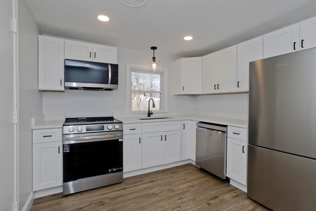 118 Keddy St, Springfield, MA 01109