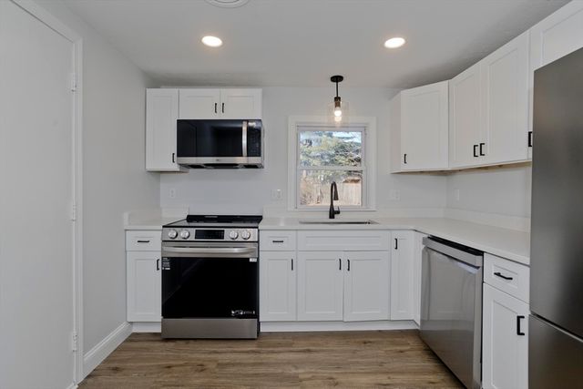 118 Keddy St, Springfield, MA 01109