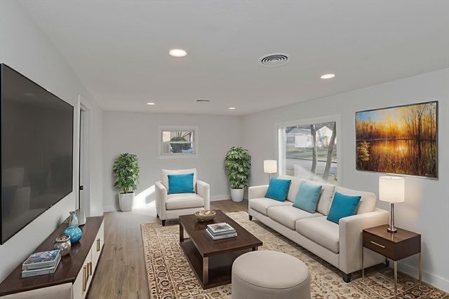 118 Keddy St, Springfield, MA 01109