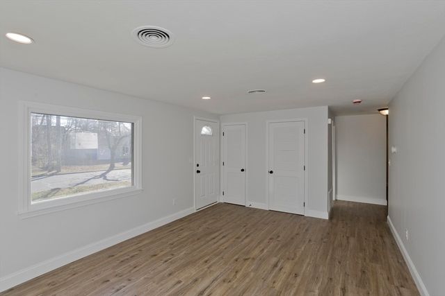 118 Keddy St, Springfield, MA 01109