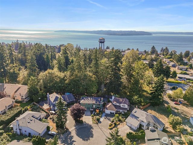 1205 S 236th Place, Des Moines, WA 98198