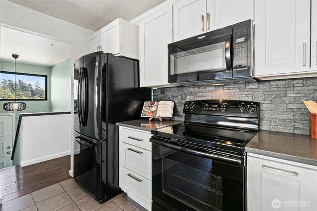 1205 S 236th Place, Des Moines, WA 98198