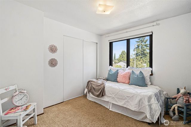 1205 S 236th Place, Des Moines, WA 98198