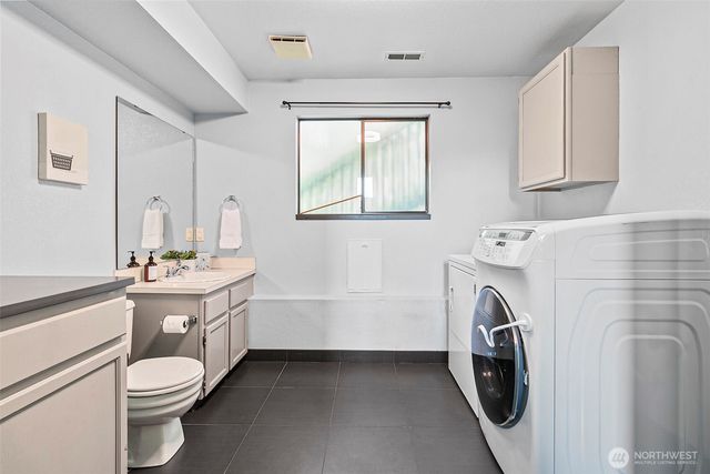 1205 S 236th Place, Des Moines, WA 98198