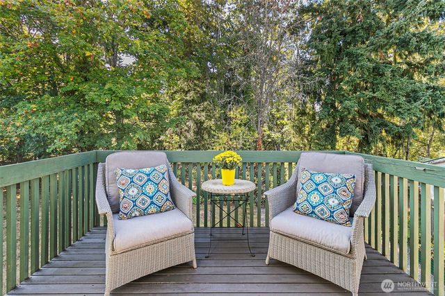 1205 S 236th Place, Des Moines, WA 98198