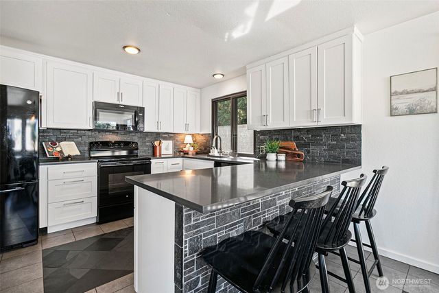 1205 S 236th Place, Des Moines, WA 98198