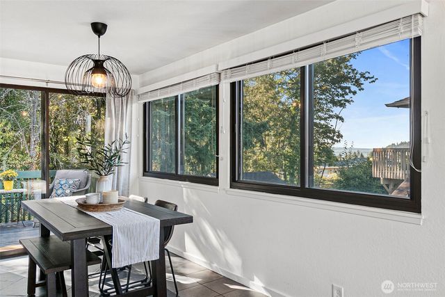 1205 S 236th Place, Des Moines, WA 98198