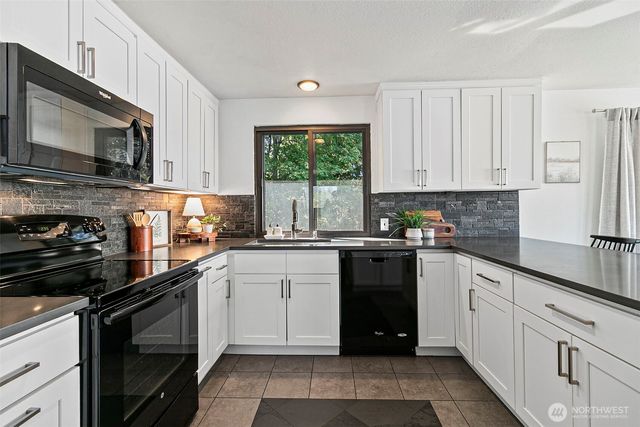 1205 S 236th Place, Des Moines, WA 98198
