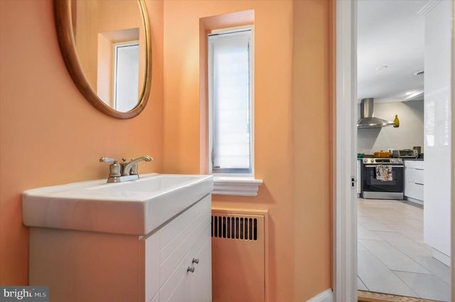 35 LLANBERRIS RD, Bala Cynwyd, PA 19004