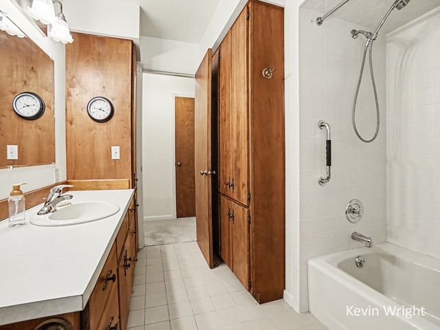 356 N Green Creek Road, Muskegon, MI 49445