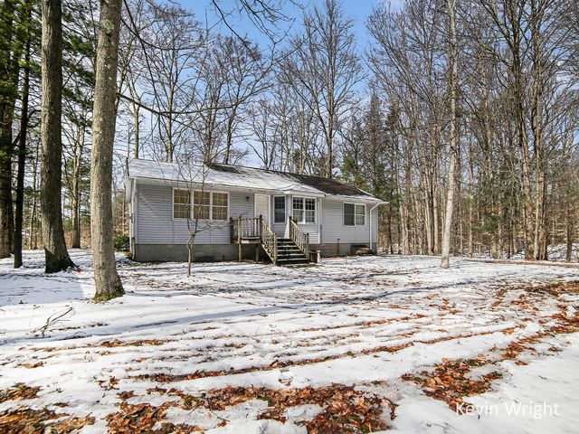 356 N Green Creek Road, Muskegon, MI 49445