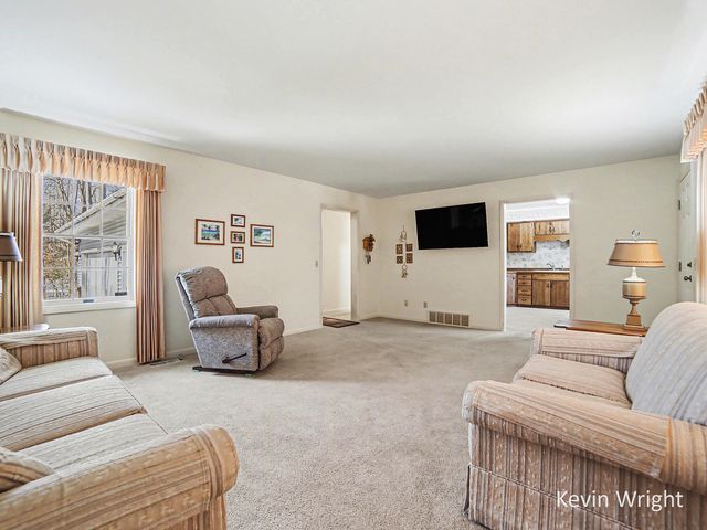 356 N Green Creek Road, Muskegon, MI 49445