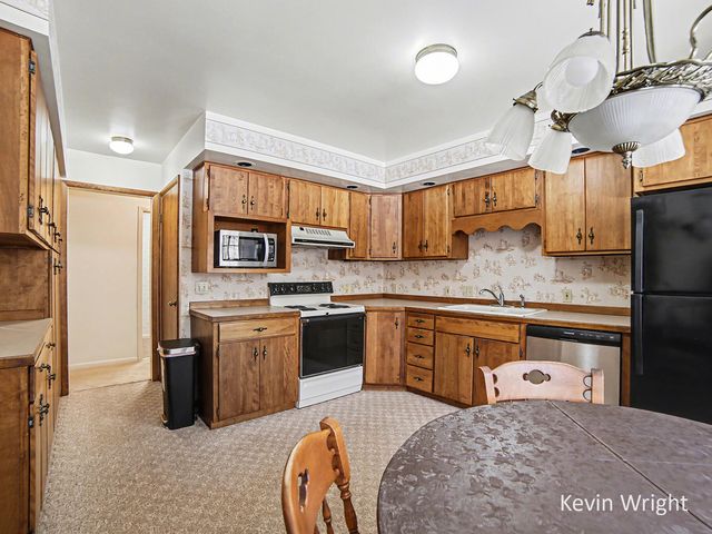 356 N Green Creek Road, Muskegon, MI 49445