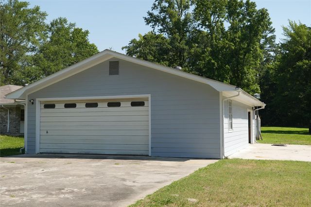 213 Fm 2558 E, Broaddus, TX 75929