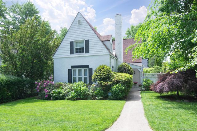 7 Garden Place, Pelham, NY 10803