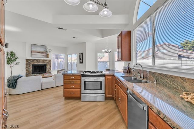 370 Rushing Creek Court, Henderson, NV 89014