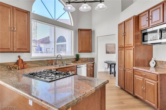 370 Rushing Creek Court, Henderson, NV 89014