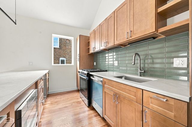 1118 W 19th Street, Chicago, IL 60608