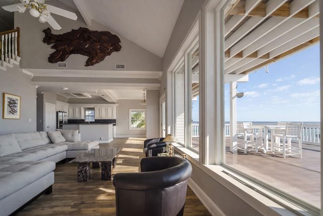 431 Hana Drive, Tiki Island, TX 77554