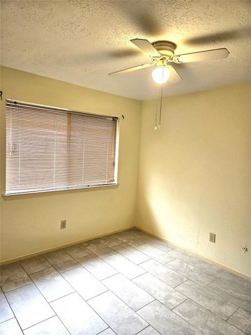 8215 Summer Quail Drive, Houston, TX 77489