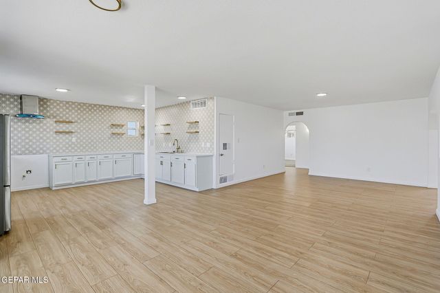 8370 PARK HAVEN Avenue, El Paso, TX 79907
