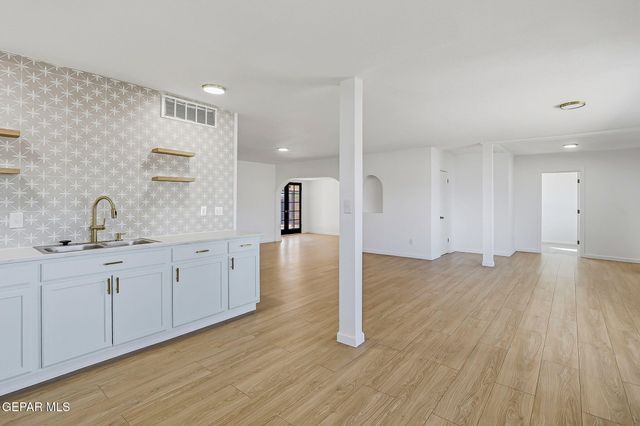 8370 PARK HAVEN Avenue, El Paso, TX 79907