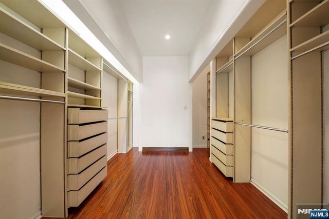 5 Kings Court 5, Fort Lee, NJ 07024