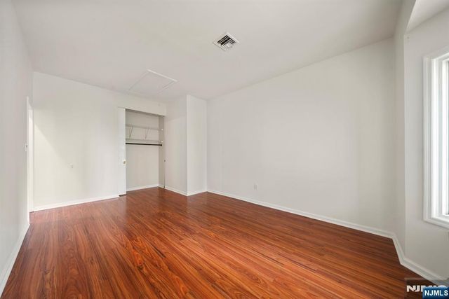 5 Kings Court 5, Fort Lee, NJ 07024