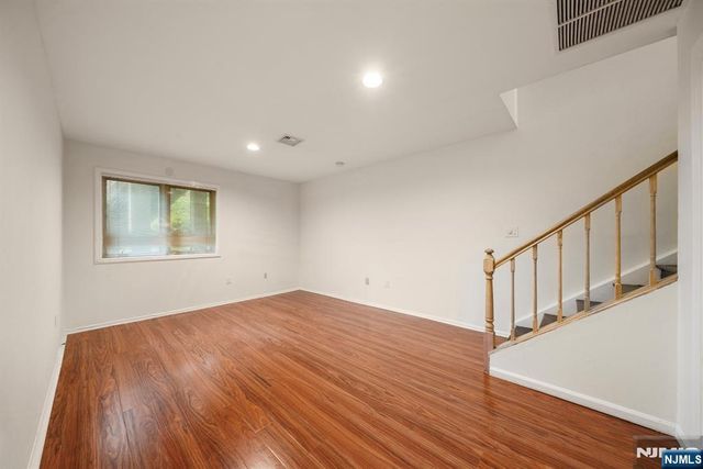 5 Kings Court 5, Fort Lee, NJ 07024