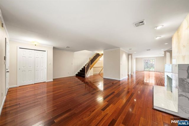 5 Kings Court 5, Fort Lee, NJ 07024