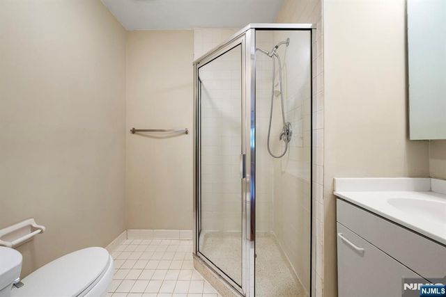 5 Kings Court 5, Fort Lee, NJ 07024