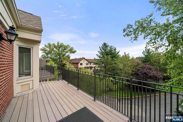 5 Kings Court 5, Fort Lee, NJ 07024