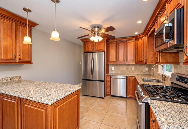 149 S Penataquit Avenue, Bay Shore, NY 11706