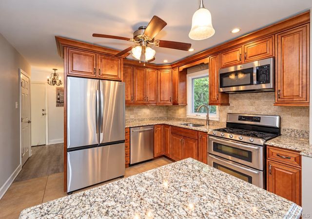 149 S Penataquit Avenue, Bay Shore, NY 11706
