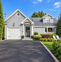 149 S Penataquit Avenue, Bay Shore, NY 11706