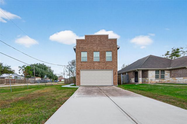 146 Disney Street, Arcola, TX 77583