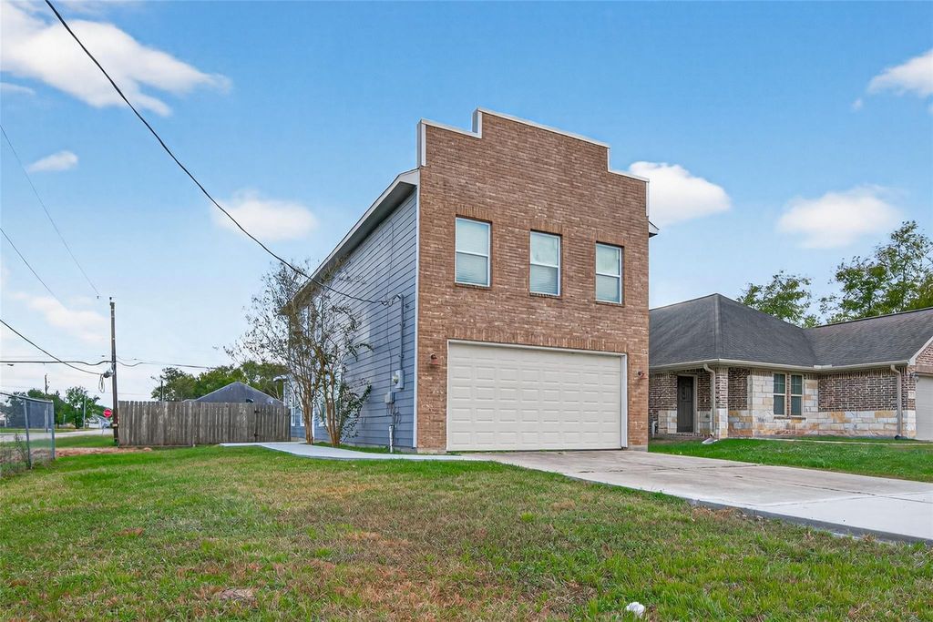 146 Disney Street, Arcola, TX 77583