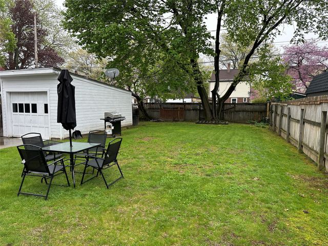 421 BEVERLY Drive, Erie, PA 16505