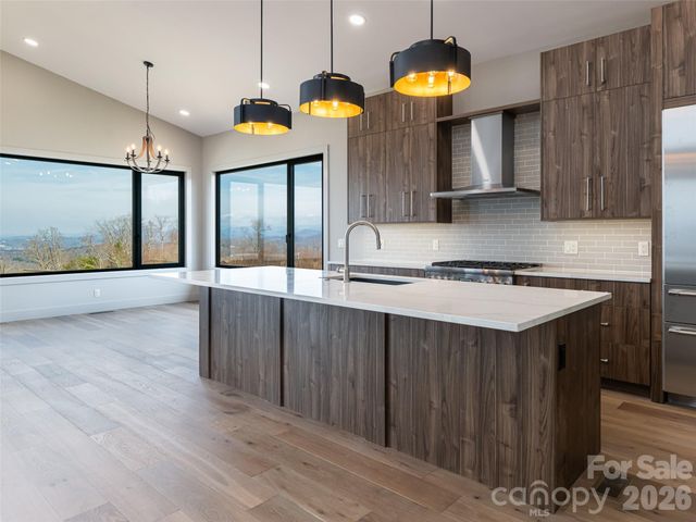 247 Coachman Drive, Hendersonville, NC 28791