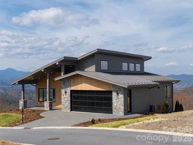 247 Coachman Drive, Hendersonville, NC 28791