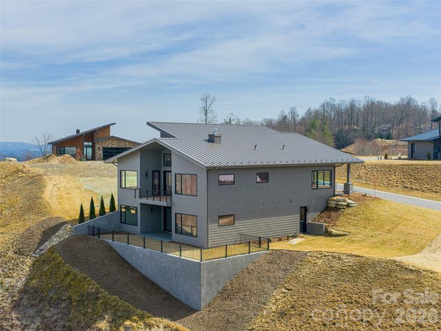 247 Coachman Drive, Hendersonville, NC 28791