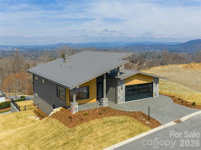 247 Coachman Drive, Hendersonville, NC 28791