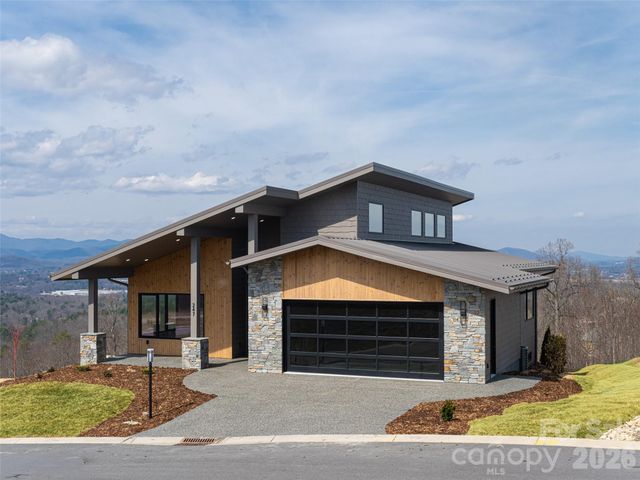 247 Coachman Drive, Hendersonville, NC 28791