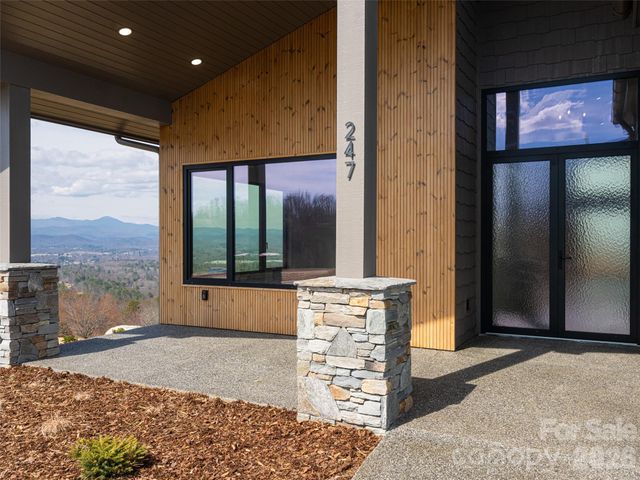 247 Coachman Drive, Hendersonville, NC 28791