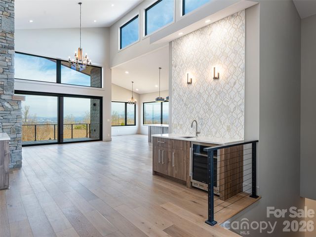 247 Coachman Drive, Hendersonville, NC 28791