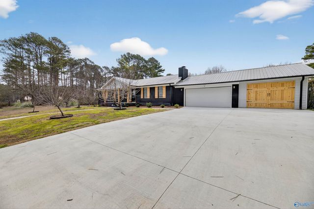 89 Lake Drive, Scottsboro, AL 35769