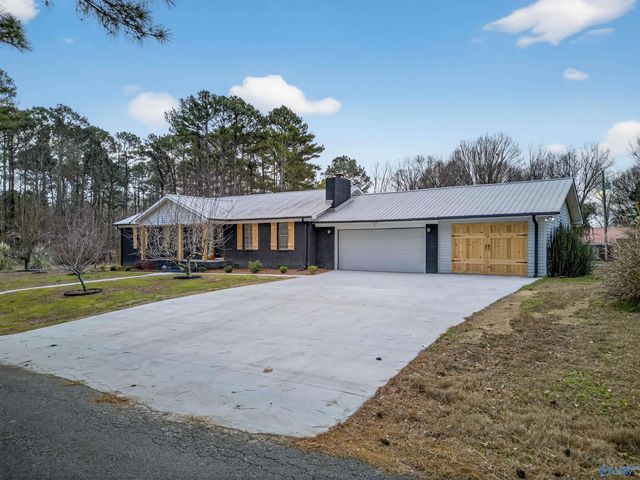 89 Lake Drive, Scottsboro, AL 35769